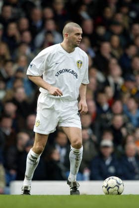 Leeds United V Liverpool, Premier League Dominic Matteo of Leeds United on the ball during the Premier League match between Leeds United and Liverpool at Elland Road on February 3, 2002 in Leeds, England. Leeds Elland Road England United Kingdom Copyright: xAllstarxPicturexLibraryxLtdx