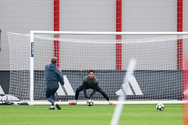 Leo Prescott (FC Bayern Muenchen, 37), GER, Abschlusstraining, FC Bayern Muenchen, Fussball, UEFA Champions League, Achtelfinale, Rueckspiel, Saison 2025 2026, 17.03.2026, GER, Abschlusstraining, FC Bayern Muenchen, Fussball, UEFA Champions League, Achtelfinale, Rueckspiel, Saison 2025 2026, 17.03.2026 Muenchen Copyright: xEibner-Pressefoto JennixMaulx EP_JML
