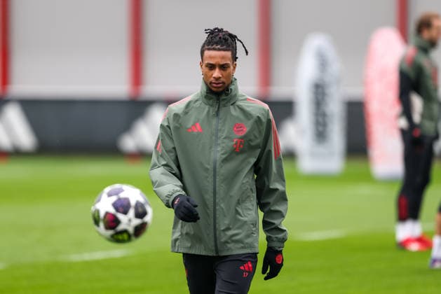 Michael Olise (FC Bayern Muenchen, 17), GER, Abschlusstraining, FC Bayern Muenchen, Fussball, UEFA Champions League, Achtelfinale, Rueckspiel, Saison 2025 2026, 17.03.2026, GER, Abschlusstraining, FC Bayern Muenchen, Fussball, UEFA Champions League, Achtelfinale, Rueckspiel, Saison 2025 2026, 17.03.2026 Muenchen Copyright: xEibner-Pressefoto JennixMaulx EP_JML