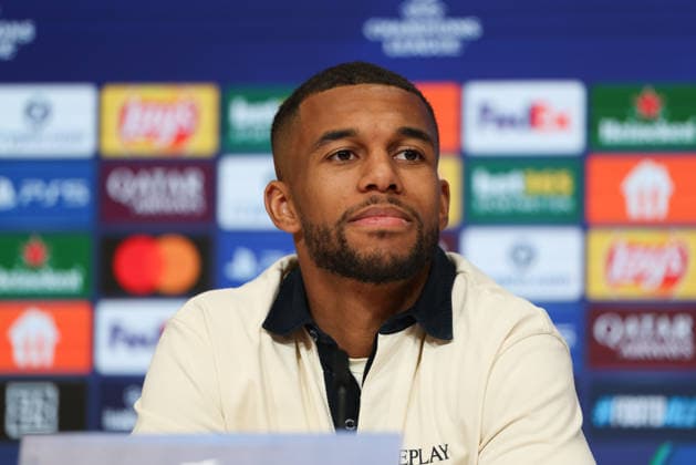 Isak Hien (Atalanta Bergamo, 04) bei der Pressekonferenz, GER, Internationale Pressekonferenz, Atalanta Bergamo, Fussball, UEFA Champions League, Achtelfinale, Rueckspiel, Saison 2025 2026, 17.03.2026, GER, Internationale Pressekonferenz, Atalanta Bergamo, Fussball, UEFA Champions League, Achtelfinale, Rueckspiel, Saison 2025 2026, 17.03.2026 Muenchen Copyright: xEibner-Pressefoto JennixMaulx EP_JML