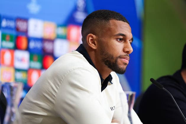 Isak Hien (Atalanta Bergamo, 04) bei der Pressekonferenz, GER, Internationale Pressekonferenz, Atalanta Bergamo, Fussball, UEFA Champions League, Achtelfinale, Rueckspiel, Saison 2025 2026, 17.03.2026, GER, Internationale Pressekonferenz, Atalanta Bergamo, Fussball, UEFA Champions League, Achtelfinale, Rueckspiel, Saison 2025 2026, 17.03.2026 Muenchen Copyright: xEibner-Pressefoto JennixMaulx EP_JML