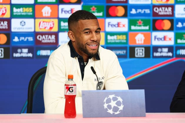 Isak Hien (Atalanta Bergamo, 04) bei der Pressekonferenz, GER, Internationale Pressekonferenz, Atalanta Bergamo, Fussball, UEFA Champions League, Achtelfinale, Rueckspiel, Saison 2025 2026, 17.03.2026, GER, Internationale Pressekonferenz, Atalanta Bergamo, Fussball, UEFA Champions League, Achtelfinale, Rueckspiel, Saison 2025 2026, 17.03.2026 Muenchen Copyright: xEibner-Pressefoto JennixMaulx EP_JML