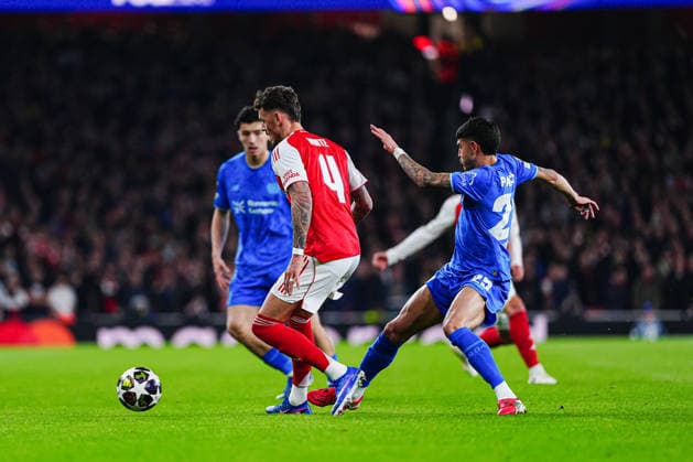 Ben White (FC Arsenal, 04), Exequiel Palacios (Bayer 04 Leverkusen, 25) ENG, FC Arsenal vs. Bayer 04 Leverkusen, Fussball, UEFA Champions League, Achtelfinale, Spielzeit 2025 2026, 17.03.2026 ENG, FC Arsenal vs. Bayer 04 Leverkusen, Fussball, UEFA Champions League, Achtelfinale, Spielzeit 2025 2026, 17.03.2026 London Copyright: xEibner-Pressefoto MarcelxvonxFehrnx EP_MFN