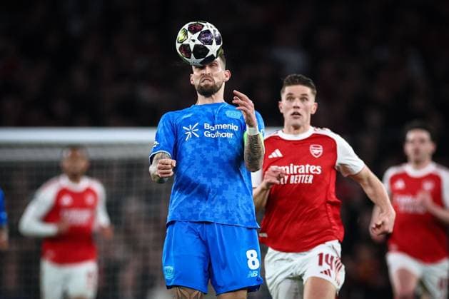 Robert Andrich of Bayer Leverkusen heads clear under pressure from Viktor Gyokeres of Arsenal Arsenal v Bayer 04 Leverkusen, UEFA Champions League, Round of 16, Second Leg, Football, Emirates Stadium, London, UK - 17 Mar 2026London Emirates Stadium United Kingdom EDITORIAL USE ONLY No use with unauthorised audio, video, data, fixture lists, club league logos or live services. Online in-match use limited to 120 images, no video emulation. No use in betting, games or single club league player publications. Copyright: xSimonxDael Shutterstockx 16776376dm