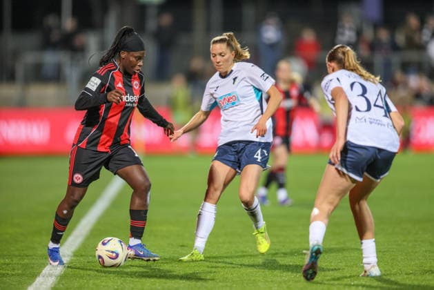 iGER, Frankfurt, Eintracht Frankfurt vs TSG Hoffenheim, Google Pixel Bundesliga, Fussball, DFB, Spielzeit 2025 2026, Stadion am Brentanobad, 15. Spieltag im Bild v.l.: Nicole Anyomi (Eintracht Frankfurt Frauen 19), Lisann Kaut (TSG Hoffenheim Frauen 4) DFB DFL REGULATIONS PROHIBIT ANY USE OF PHOTOGRAPHS AS IMAGE SEQUENCES AND OR QUASI-VIDEO, 18.03.2026 Copyright: HMBxMedia HendrikxHamelau