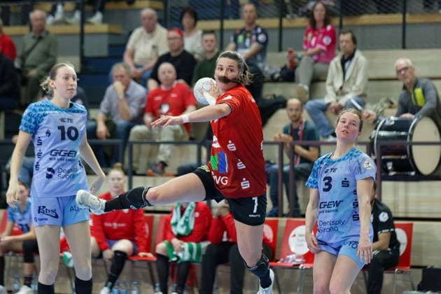 Matilda Ehlert (Flames, 10), Engelina Alida Corona Molenaar (Halle, 7), Amelie Berger (Flames, 3), SV Union Halle-Neustadt vs. HSG Bensheim Auerbach, Alsco Handball Bundesliga Frauen, Saison 2025 26, 20. Spieltag, 18.03.2026 Halle SWH Arena Sachsen-Anhalt Deutschland