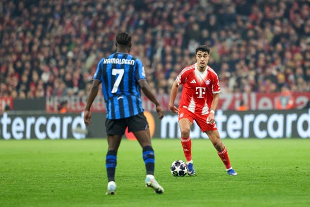 Aleksandar Pavlovic (FC Bayern Muenchen, 45) mit Kamaldeen Sulemana (Atalanta Bergamo, 07), GER, FC Bayern Muenchen vs. Atalanta Bergamo, Fussball, UEFA Champions League, Achtelfinale, Rueckspiel, Saison 2025 2026, 18.03.2026, GER, FC Bayern Muenchen vs. Atalanta Bergamo, Fussball, UEFA Champions League, Achtelfinale, Rueckspiel, Saison 2025 2026, 18.03.2026 Muenchen Copyright: xEibner-Pressefoto JennixMaulx EP_JML