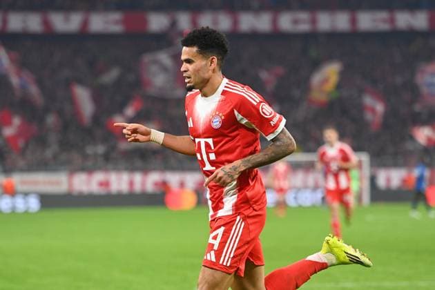 Torjubel Luis DIAZ (Bayern Muenchen) nach Tor zum 4-0, Jubel,Freude,Begeisterung, Aktion,Einzelbild,angeschnittenes Einzelmotiv,Halbfigur,halbe Figur. Fussball Champions League,Saison 2025 26, Achtelfinale FC Bayern Muenchen - Atalanta Bergamo 4-1 am 18.03.2026 A L L I A N Z A R E N A.