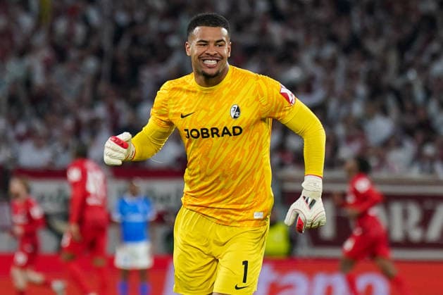 Deutschland: Fussball UEFA Europa League 2025 - 2026, Achtelfinale - SC Freiburg vs KRC Genk - Europa-Park-Stadion: Noah Atubolu (SC Freiburg, 01) Freude, Emotionen, Jubel, Tor und Torjubel, Geste, Gestik, Mimik, Gesichtsausdruck, Emotion Copyright: xJOERANxSTEINSIEKx