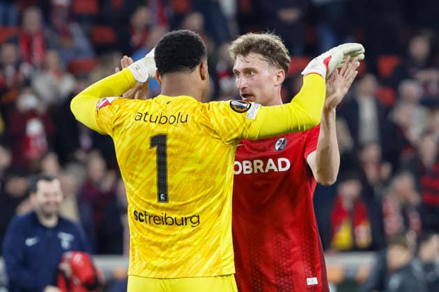 Noah Atubolu (SC Freiburg, 01) und Patrick Osterhage (SC Freiburg, 06) nach dem Spiel , Deutschland, Fussball, UEFA Europa League, Achtelfinale, 2025 2026, SC Freiburg vs. KRC Genk, 19.03.2026, Freiburg im Breisgau Europa-Park Stadion Deutschland Copyright: xGrantxHubbsx