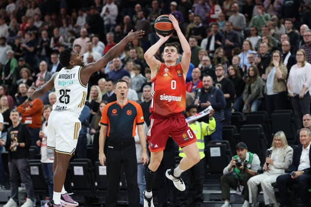 Nenad Dimitrijevic (FC Bayern Basketball, 00) mit McKinley Wright IV (Dubai Basketball, 25), GER, FC Bayern Basketball vs. Dubai Basketball, Basketball, Euroleague, 32. Spieltag, Saison 2025 2026, 19.03.2026, GER, FC Bayern Basketball vs. Dubai Basketball, Basketball, Euroleague, 32. Spieltag, Saison 2025 2026, 19.03.2026 Muenchen Copyright: xEibner-Pressefoto JennixMaulx EP_JML