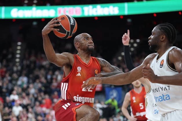 Isiaha Mike (FC Bayern Basketball, 22) mit Mfiondu Kabengele (Dubai Basketball, 17), GER, FC Bayern Basketball vs. Dubai Basketball, Basketball, Euroleague, 32. Spieltag, Saison 2025 2026, 19.03.2026, GER, FC Bayern Basketball vs. Dubai Basketball, Basketball, Euroleague, 32. Spieltag, Saison 2025 2026, 19.03.2026 Muenchen Copyright: xEibner-Pressefoto JennixMaulx EP_JML