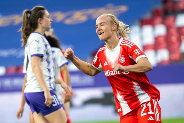 Pernille Harder (FC Bayern Muenchen, 21) bejubelt ihr Tor zum 1:0. SGS Essen vs. FC Bayern Muenchen, Fussball, Frauen Bundesliga, 21. Spieltag, Saison 2025 2026, 20.03.2026 DFL DFB Regulations prohibit any use of Photographs as image sequences and or Quasivideo SGS Essen vs. FC Bayern Muenchen, Fussball, Frauen Bundesliga, 21. Spieltag, Saison 2025 2026, 20.03.2026 Essen Copyright: xEibner-Pressefoto ThomasxHaeslerx EP_THR