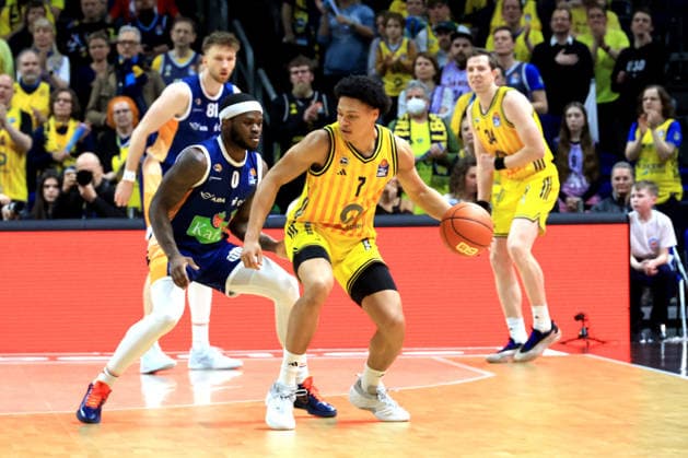 DEU, easyCredit BBL, ALBA vs. Rostock Seawolves, 20.03.2026, Uber-Arena, Berlin, DEU, easyCredit BBL, ALBA vs. Rostock Seawolves, im Bild Jack Kayil( ALBA Berlin 7), TJ Crockett (Rostock Seawolves 0)