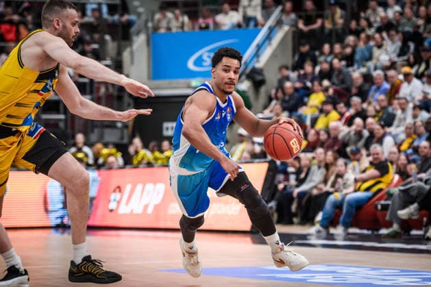 Garai Zeeb (Frankfurt Skyliners, 03) vs. Jonas Wohlfarth-Bottermann (MHP RIESEN Ludwigsburg, 18), li. GER, MHP Riesen Ludwigsburg vs. Skyliners Frankfurt, Basketball Bundesliga, easycredit BBL, 25. Spieltag, Spielzeit 2025 2026, 20.03.2026 GER, MHP Riesen Ludwigsburg vs. Skyliners Frankfurt, Basketball Bundesliga, easycredit BBL, 25. Spieltag, Spielzeit 2025 2026, 20.03.2026 Ludwigsburg Copyright: xSandyxDinkelackerx EP_SDR