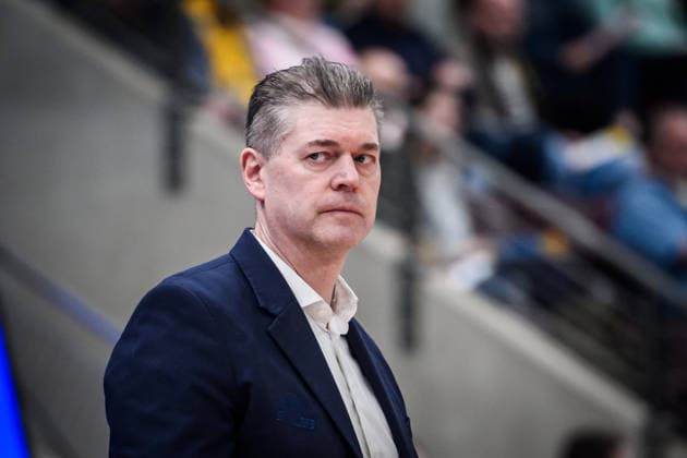 Klaus Perwas (Frankfurt Skyliners, Chef-Trainer) - kritischer Blick, sichtlich unzufrieden GER, MHP Riesen Ludwigsburg vs. Skyliners Frankfurt, Basketball Bundesliga, easycredit BBL, 25. Spieltag, Spielzeit 2025 2026, 20.03.2026 GER, MHP Riesen Ludwigsburg vs. Skyliners Frankfurt, Basketball Bundesliga, easycredit BBL, 25. Spieltag, Spielzeit 2025 2026, 20.03.2026 Ludwigsburg Copyright: xSandyxDinkelackerx EP_SDR