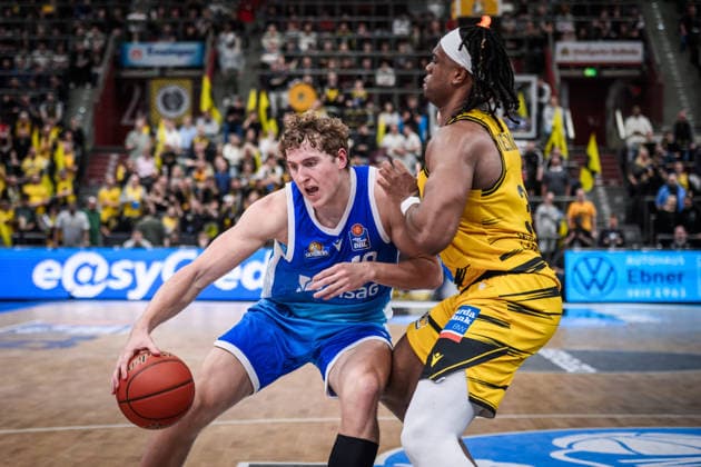 Jacob Holt (Frankfurt Skyliners, 10) vs. Keeshawn Kellman (MHP RIESEN Ludwigsburg, 32) GER, MHP Riesen Ludwigsburg vs. Skyliners Frankfurt, Basketball Bundesliga, easycredit BBL, 25. Spieltag, Spielzeit 2025 2026, 20.03.2026 GER, MHP Riesen Ludwigsburg vs. Skyliners Frankfurt, Basketball Bundesliga, easycredit BBL, 25. Spieltag, Spielzeit 2025 2026, 20.03.2026 Ludwigsburg Copyright: xSandyxDinkelackerx EP_SDR