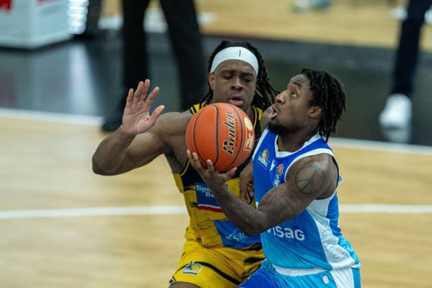Isaiah Swope (Frankfurt Skyliners, 01), Keeshawn Kellman (MHP RIESEN Ludwigsburg, 32), GER, MHP Riesen vs. Skyliners Frankfurt, Basketball Bundesliga, easycredit BBL, 25. Spieltag, Spielzeit 2025 2026, 20.03.2026, GER, MHP Riesen vs. Skyliners Frankfurt, Basketball Bundesliga, easycredit BBL, 25. Spieltag, Spielzeit 2025 2026, 20.03.2026 Ludwigsburg Copyright: xEibner-Pressefoto SaschaxWaltherx EP_EER