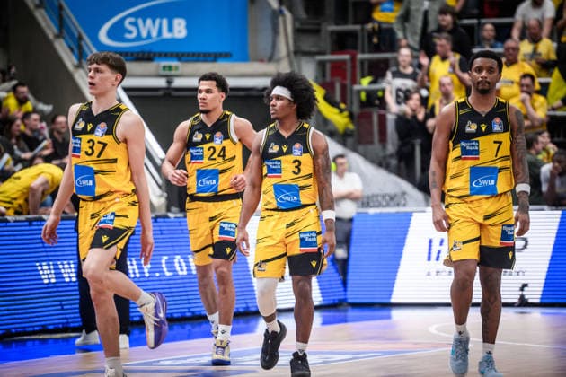 Julis Baumer (MHP RIESEN Ludwigsburg, 37), Brandon Tischler (MHP RIESEN Ludwigsburg, 24), Stefan Smith (MHP RIESEN Ludwigsburg, 03), Elijah Hughes (MHP RIESEN Ludwigsburg, 07), vlnr. GER, MHP Riesen Ludwigsburg vs. Skyliners Frankfurt, Basketball Bundesliga, easycredit BBL, 25. Spieltag, Spielzeit 2025 2026, 20.03.2026 GER, MHP Riesen Ludwigsburg vs. Skyliners Frankfurt, Basketball Bundesliga, easycredit BBL, 25. Spieltag, Spielzeit 2025 2026, 20.03.2026 Ludwigsburg Copyright: xSandyxDinkelackerx EP_SDR
