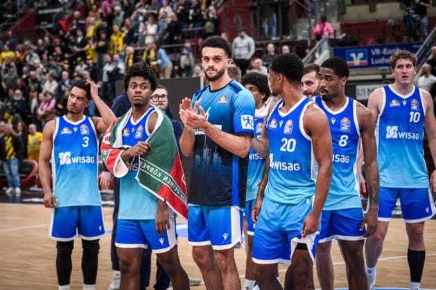Team der Skyliners Frankfurt -sichtlich enttaeuscht nach Auswaertsniederlage in Ludwigsburg GER, MHP Riesen Ludwigsburg vs. Skyliners Frankfurt, Basketball Bundesliga, easycredit BBL, 25. Spieltag, Spielzeit 2025 2026, 20.03.2026 GER, MHP Riesen Ludwigsburg vs. Skyliners Frankfurt, Basketball Bundesliga, easycredit BBL, 25. Spieltag, Spielzeit 2025 2026, 20.03.2026 Ludwigsburg Copyright: xSandyxDinkelackerx EP_SDR