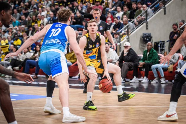 Johannes Patrick (MHP RIESEN Ludwigsburg, 06) vs. Jacob Holt (Frankfurt Skyliners, 10) GER, MHP Riesen Ludwigsburg vs. Skyliners Frankfurt, Basketball Bundesliga, easycredit BBL, 25. Spieltag, Spielzeit 2025 2026, 20.03.2026 GER, MHP Riesen Ludwigsburg vs. Skyliners Frankfurt, Basketball Bundesliga, easycredit BBL, 25. Spieltag, Spielzeit 2025 2026, 20.03.2026 Ludwigsburg Copyright: xSandyxDinkelackerx EP_SDR