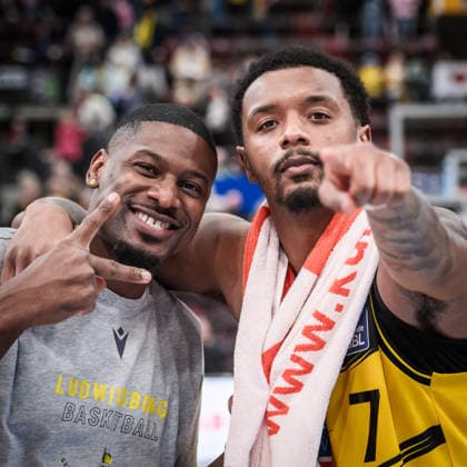 Yorman Polas Bartolo (MHP RIESEN Ludwigsburg, 13) mit Elijah Hughes (MHP RIESEN Ludwigsburg, 07) GER, MHP Riesen Ludwigsburg vs. Skyliners Frankfurt, Basketball Bundesliga, easycredit BBL, 25. Spieltag, Spielzeit 2025 2026, 20.03.2026 GER, MHP Riesen Ludwigsburg vs. Skyliners Frankfurt, Basketball Bundesliga, easycredit BBL, 25. Spieltag, Spielzeit 2025 2026, 20.03.2026 Ludwigsburg Copyright: xSandyxDinkelackerx EP_SDR