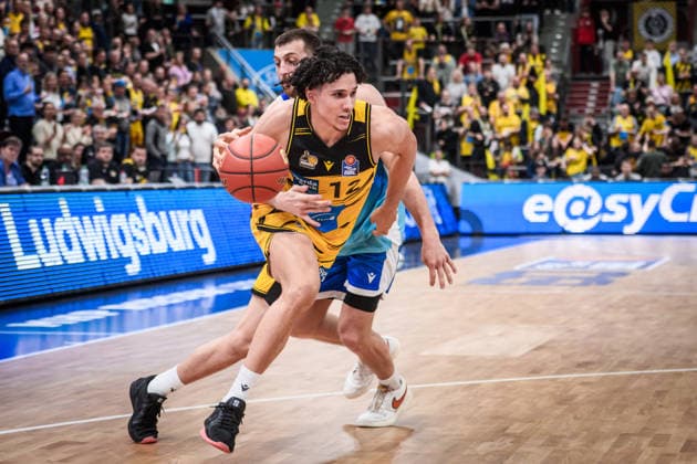 Lenny Anigbata (MHP RIESEN Ludwigsburg, 12) zieht vorbei an Radii Caisin (Frankfurt Skyliners, 16) GER, MHP Riesen Ludwigsburg vs. Skyliners Frankfurt, Basketball Bundesliga, easycredit BBL, 25. Spieltag, Spielzeit 2025 2026, 20.03.2026 GER, MHP Riesen Ludwigsburg vs. Skyliners Frankfurt, Basketball Bundesliga, easycredit BBL, 25. Spieltag, Spielzeit 2025 2026, 20.03.2026 Ludwigsburg Copyright: xSandyxDinkelackerx EP_SDR