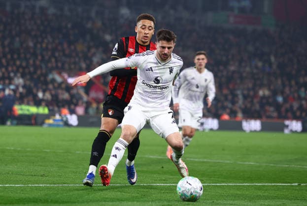 Bournemouth, England, 20th March 2026. Marcus Tavernier of Bournemouth and Mason Mount of Manchester United, ManU challenge for the ball during the AFC Bournemouth vs Manchester United Premier League match at the Vitality Stadium, Bournemouth. Picture credit should read: Paul Terry Sportimage EDITORIAL USE ONLY. No use with unauthorised audio, video, data, fixture lists, club league logos or live services. Online in-match use limited to 120 images, no video emulation. No use in betting, games or single club league player publications. SPI_072_PT_Bournemouth_Man_Utd SPI-4628-0072