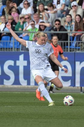 Alexandra Popp (VfL Wolfsburg, 11) am mit Ball GER, TSG 1899 Hoffenheim vs. VfL Wolfsburg , Fussball, Google Pixel Frauen Bundesliga, 21.Spieltag, Saison 2025 2026, 21.03.2026 DFB DFL regulations prohibit any use of photographs as image sequences and or quasi-video GER, TSG 1899 Hoffenheim vs. VfL Wolfsburg, Fussball, Google Pixel Frauen-Bundesliga, Saison 2025 2026, 21.03.2026 Hoffenheim Copyright: xEibner-Pressefoto TobiasxBaurx EP_TBR