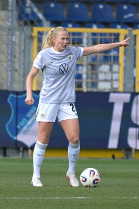 Guro Bergsvand (VfL Wolfsburg, 20) am mit Ball GER, TSG 1899 Hoffenheim vs. VfL Wolfsburg , Fussball, Google Pixel Frauen Bundesliga, 21.Spieltag, Saison 2025 2026, 21.03.2026 DFB DFL regulations prohibit any use of photographs as image sequences and or quasi-video GER, TSG 1899 Hoffenheim vs. VfL Wolfsburg, Fussball, Google Pixel Frauen-Bundesliga, Saison 2025 2026, 21.03.2026 Hoffenheim Copyright: xEibner-Pressefoto TobiasxBaurx EP_TBR