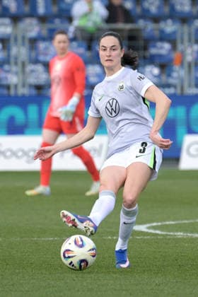 Caitlin Dijkstra (VfL Wolfsburg, 03) am mit Ball GER, TSG 1899 Hoffenheim vs. VfL Wolfsburg, Fussball, Google Pixel Frauen-Bundesliga, Saison 2025 2026, 21.03.2026 DFB DFL regulations prohibit any use of photographs as image sequences and or quasi-video GER, TSG 1899 Hoffenheim vs. VfL Wolfsburg, Fussball, Google Pixel Frauen-Bundesliga, Saison 2025 2026, 21.03.2026 Hoffenheim Copyright: xEibner-Pressefoto TobiasxBaurx EP_TBR