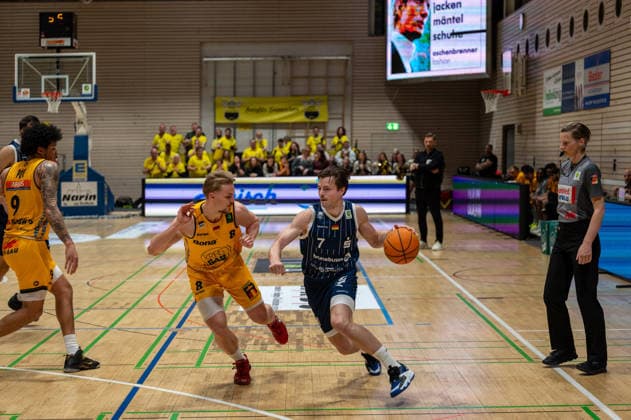 Lucas Mayer (Bozic Estriche Knights Kirchheim, 08), Lars Kamp (VfL SparkassenStars Bochum, 07), GER, Bozic Estriche Knights Kirchheim vs VfL SparkassenStars Bochum, BARMER 2. Basketball Bundesliga, 28. Spieltag, Saison 2025 2026, 21.03.2026 GER, Bozic Estriche Knights Kirchheim vs VfL SparkassenStars Bochum, BARMER 2. Basketball Bundesliga, 28. Spieltag, Saison 2025 2026, 21.03.2026 Kirchheim unter Teck Copyright: xEibner-Pressefoto SilasxKunzx EP_SKZ