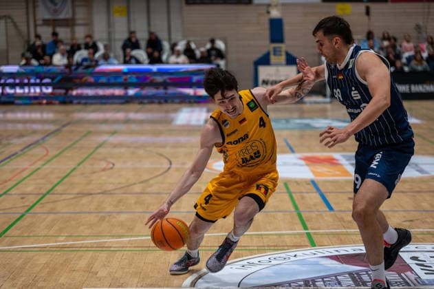Gian Bahattin Aydinoglu (Bozic Estriche Knights Kirchheim, 04), Aitor Julen Pickett Lazo (VfL SparkassenStars Bochum, 99), GER, Bozic Estriche Knights Kirchheim vs VfL SparkassenStars Bochum, BARMER 2. Basketball Bundesliga, 28. Spieltag, Saison 2025 2026, 21.03.2026 GER, Bozic Estriche Knights Kirchheim vs VfL SparkassenStars Bochum, BARMER 2. Basketball Bundesliga, 28. Spieltag, Saison 2025 2026, 21.03.2026 Kirchheim unter Teck Copyright: xEibner-Pressefoto SilasxKunzx EP_SKZ
