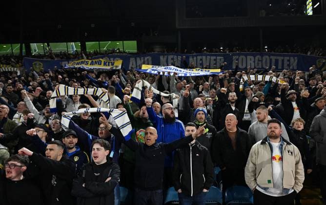 Leeds United fans Leeds v Brentford, Premier League, Football, Elland Road, Leeds, UK - 21 Mar 2026Leeds Elland Road United Kingdom EDITORIAL USE ONLY No use with unauthorised audio, video, data, fixture lists, club league logos or live services. Online in-match use limited to 120 images, no video emulation. No use in betting, games or single club league player publications. Copyright: xAnnaxGowthorpe Shutterstockx 16783311y