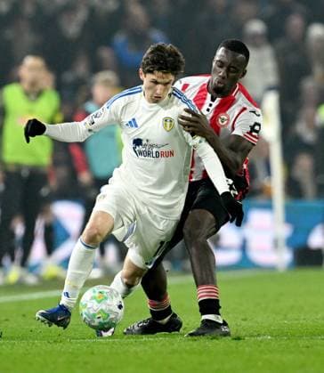 Brenden Aaronson of Leeds United and Michael Kayode of Brentford Leeds v Brentford, Premier League, Football, Elland Road, Leeds, UK - 21 Mar 2026Leeds Elland Road United Kingdom EDITORIAL USE ONLY No use with unauthorised audio, video, data, fixture lists, club league logos or live services. Online in-match use limited to 120 images, no video emulation. No use in betting, games or single club league player publications. Copyright: xAnnaxGowthorpe Shutterstockx 16783311af