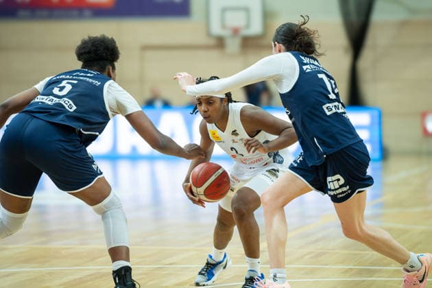 Khalis Cain (Lions, 5), Lashae Dwyer (Luchse, 2), Katelyn Shumate (Lions, 14), Syntainics MBC vs. TK Hannover Luchse, Frauen, Basketball, 1. Bundesliga, DBBL, Hauptrunde, 21. Spieltag, Saison 2025 26, 22.03.2026. Halle SWH Arena Sachsen-Anhalt Deutschland