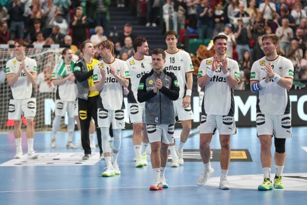 22.03.2026, xgox, Handball, EM-Qualifikation, Deutschland - Aegypten emspor v.l. Tim Freihoefer (Deutschland, 2), Renars Uscins (Deutschland, 23), Franz Semper (Deutschland, 32) Jubel ueber den Sieg, Jubel nach Spielende Bremen