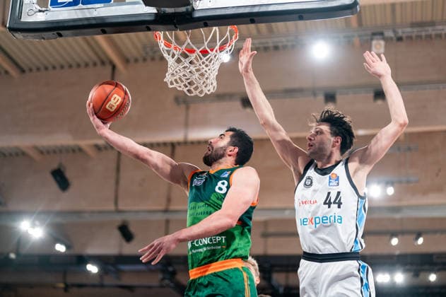 Behnam Yakhchali Dehkordi (Gladiators Trier, 08) beim Korbleger, Benedikt Turudic (Veolia Towers Hamburg, 44), GER, Veolia Towers Hamburg vs VET-CONCEPT Gladiators Trier, Basketball, Bundesliga, Spieltag 15, Saison 2025 2026, 22.03.2026 GER, Veolia Towers Hamburg vs VET-CONCEPT Gladiators Trier, Basketball, Bundesliga, Spieltag 15, Saison 2025 2026, 22.03.2026 Hamburg Copyright: xEibner-Pressefoto MaxxVincenx EP_MVN