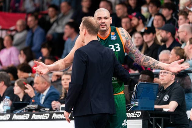 Maik Zirbes (Gladiators Trier, 33) enttauescht, Jacques Schneider (Gladiators Trier, Trainer), GER, Veolia Towers Hamburg vs VET-CONCEPT Gladiators Trier, Basketball, Bundesliga, Spieltag 15, Saison 2025 2026, 22.03.2026 GER, Veolia Towers Hamburg vs VET-CONCEPT Gladiators Trier, Basketball, Bundesliga, Spieltag 15, Saison 2025 2026, 22.03.2026 Hamburg Copyright: xEibner-Pressefoto MaxxVincenx EP_MVN