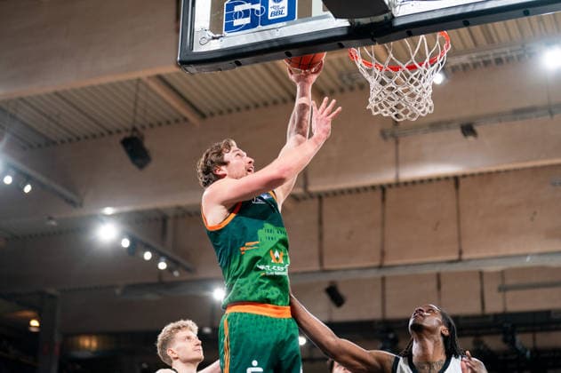 Marco Hollersbacher (Gladiators Trier, 09) beim Korbleger, GER, Veolia Towers Hamburg vs VET-CONCEPT Gladiators Trier, Basketball, Bundesliga, Spieltag 15, Saison 2025 2026, 22.03.2026 GER, Veolia Towers Hamburg vs VET-CONCEPT Gladiators Trier, Basketball, Bundesliga, Spieltag 15, Saison 2025 2026, 22.03.2026 Hamburg Copyright: xEibner-Pressefoto MaxxVincenx EP_MVN