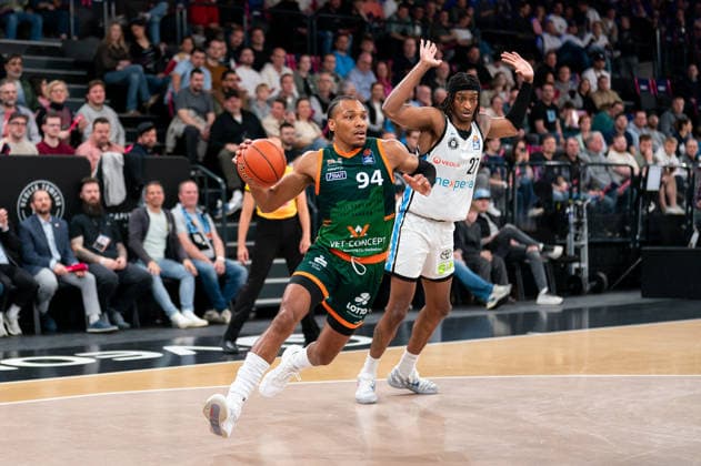 George King (Gladiators Trier, 94) im Dribbling gegen Karl Gamble (Veolia Towers Hamburg, 27), GER, Veolia Towers Hamburg vs VET-CONCEPT Gladiators Trier, Basketball, Bundesliga, Spieltag 15, Saison 2025 2026, 22.03.2026 GER, Veolia Towers Hamburg vs VET-CONCEPT Gladiators Trier, Basketball, Bundesliga, Spieltag 15, Saison 2025 2026, 22.03.2026 Hamburg Copyright: xEibner-Pressefoto MaxxVincenx EP_MVN
