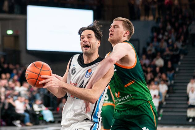 Unsportliches Foul von Marten Linssen (Gladiators Trier, 12) an Benedikt Turudic (Veolia Towers Hamburg, 44), GER, Veolia Towers Hamburg vs VET-CONCEPT Gladiators Trier, Basketball, Bundesliga, Spieltag 15, Saison 2025 2026, 22.03.2026 GER, Veolia Towers Hamburg vs VET-CONCEPT Gladiators Trier, Basketball, Bundesliga, Spieltag 15, Saison 2025 2026, 22.03.2026 Hamburg Copyright: xEibner-Pressefoto MaxxVincenx EP_MVN