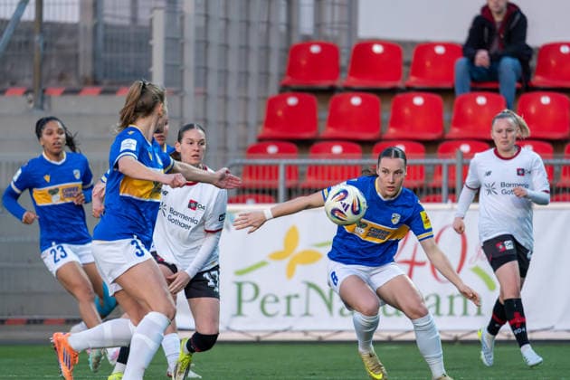 Valentina Maedl (Bayer 04 Leverkusen, 17) und Felicia Straeßer (FC Carl Zeiss Jena, 08) im Zweikampf Bayer 04 Leverkusen vs. FC Carl Zeiss Jena, Fussball, Google Pixel Frauen-Bundesliga, 21.Spieltag, Saison 2025 26, 22.03.2026, Bayer 04 Leverkusen vs. FC Carl Zeiss Jena, Fussball, Google Pixel Frauen-Bundesliga, 21.Spieltag, Saison 2025 26, 22.03.2026 Leverkusen Copyright: xEibner-Pressefoto LukasxBaldygax EP_LBA