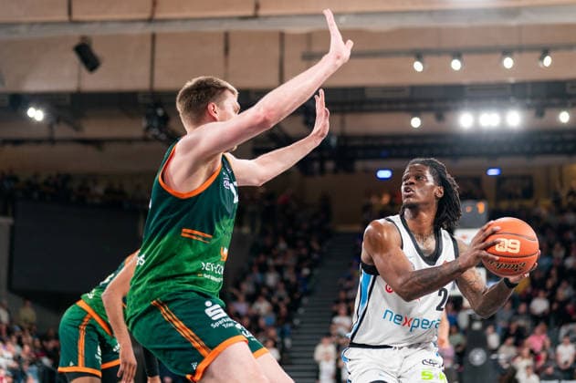 Leonard Thorpe Jr. (Veolia Towers Hamburg, 02), Marten Linssen (Gladiators Trier, 12), GER, Veolia Towers Hamburg vs VET-CONCEPT Gladiators Trier, Basketball, Bundesliga, Spieltag 15, Saison 2025 2026, 22.03.2026 GER, Veolia Towers Hamburg vs VET-CONCEPT Gladiators Trier, Basketball, Bundesliga, Spieltag 15, Saison 2025 2026, 22.03.2026 Hamburg Copyright: xEibner-Pressefoto MaxxVincenx EP_MVN