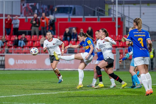 Felicia Straeßer (FC Carl Zeiss Jena, 08) klaert den Ball aus dem Strafraum Bayer 04 Leverkusen vs. FC Carl Zeiss Jena, Fussball, Google Pixel Frauen-Bundesliga, 21.Spieltag, Saison 2025 26, 22.03.2026, Bayer 04 Leverkusen vs. FC Carl Zeiss Jena, Fussball, Google Pixel Frauen-Bundesliga, 21.Spieltag, Saison 2025 26, 22.03.2026 Leverkusen Copyright: xEibner-Pressefoto LukasxBaldygax EP_LBA