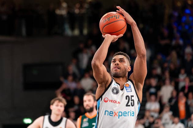 Kenneth Ogbe (Veolia Towers Hamburg, 25) beim Freiwurf, GER, Veolia Towers Hamburg vs VET-CONCEPT Gladiators Trier, Basketball, Bundesliga, Spieltag 15, Saison 2025 2026, 22.03.2026 GER, Veolia Towers Hamburg vs VET-CONCEPT Gladiators Trier, Basketball, Bundesliga, Spieltag 15, Saison 2025 2026, 22.03.2026 Hamburg Copyright: xEibner-Pressefoto MaxxVincenx EP_MVN
