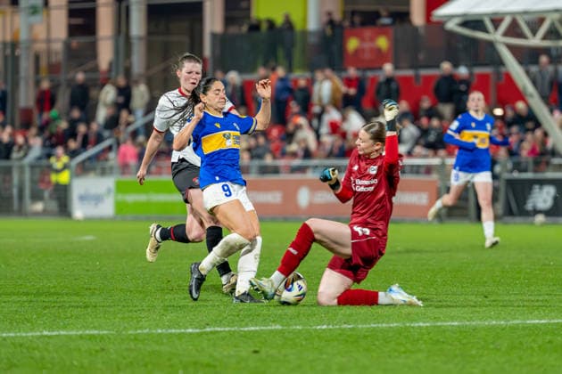 Olivia Alcaide (FC Carl Zeiss Jena, 09) im Zweikampf mit Rafaela Borggraefe (Bayer 04 Leverkusen, 12) Bayer 04 Leverkusen vs. FC Carl Zeiss Jena, Fussball, Google Pixel Frauen-Bundesliga, 21.Spieltag, Saison 2025 26, 22.03.2026, Bayer 04 Leverkusen vs. FC Carl Zeiss Jena, Fussball, Google Pixel Frauen-Bundesliga, 21.Spieltag, Saison 2025 26, 22.03.2026 Leverkusen Copyright: xEibner-Pressefoto LukasxBaldygax EP_LBA