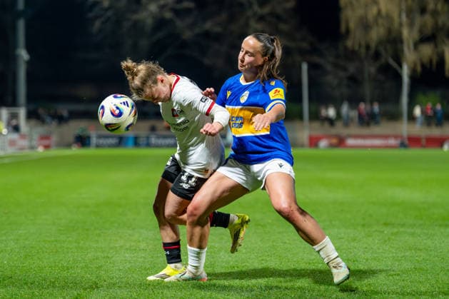 Kristin Koegel (Bayer 04 Leverkusen, 11) im Zweikampf mit Nelly Juckel (FC Carl Zeiss Jena, 31) Bayer 04 Leverkusen vs. FC Carl Zeiss Jena, Fussball, Google Pixel Frauen-Bundesliga, 21.Spieltag, Saison 2025 26, 22.03.2026, Bayer 04 Leverkusen vs. FC Carl Zeiss Jena, Fussball, Google Pixel Frauen-Bundesliga, 21.Spieltag, Saison 2025 26, 22.03.2026 Leverkusen Copyright: xEibner-Pressefoto LukasxBaldygax EP_LBA
