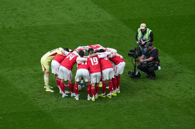 Arsenal players huddle before kick-off Arsenal v Manchester City, EFL Carabao Cup, Final, Football, Wembley Stadium, London, UK - 22 Mar 2026London Wembley Stadium United Kingdom EDITORIAL USE ONLY No use with unauthorised audio, video, data, fixture lists, club league logos or live services. Online in-match use limited to 120 images, no video emulation. No use in betting, games or single club league player publications. Copyright: xJoexToth Shutterstockx 16783340ha
