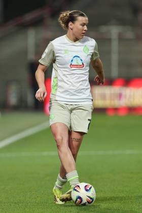 Larissa Mühlhaus (SV Werder Bremen, 7) am Ball, Freisteller, Einzelbild, Ganzkörper, Aktion, Action, Spielszene, DIE DFB-RICHTLINIEN UNTERSAGEN JEGLICHE NUTZUNG VON FOTOS ALS SEQUENZBILDER UND ODER VIDEOÄHNLICHE FOTOSTRECKEN. DFB REGULATIONS PROHIBIT ANY USE OF PHOTOGRAPHS AS IMAGE SEQUENCES AND OR QUASI-VIDEO., 23.03.2026, Berlin (Deutschland), Fussball, Google Pixel Frauen-Bundesliga, 1. FC Union Berlin - SV Werder Bremen